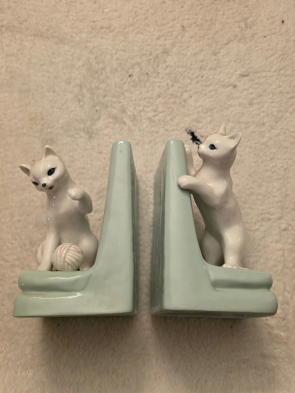 RARE Toyo Mint Green Ceramic Cat Bookends with White Kittens